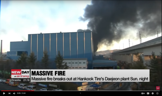 Plameny zachvátily továrnu známé gumárenské společnosti Hankook Tires